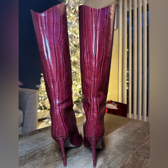 Elegant Red Crocodile Pattern Women's Boots - Picture 3 of 4